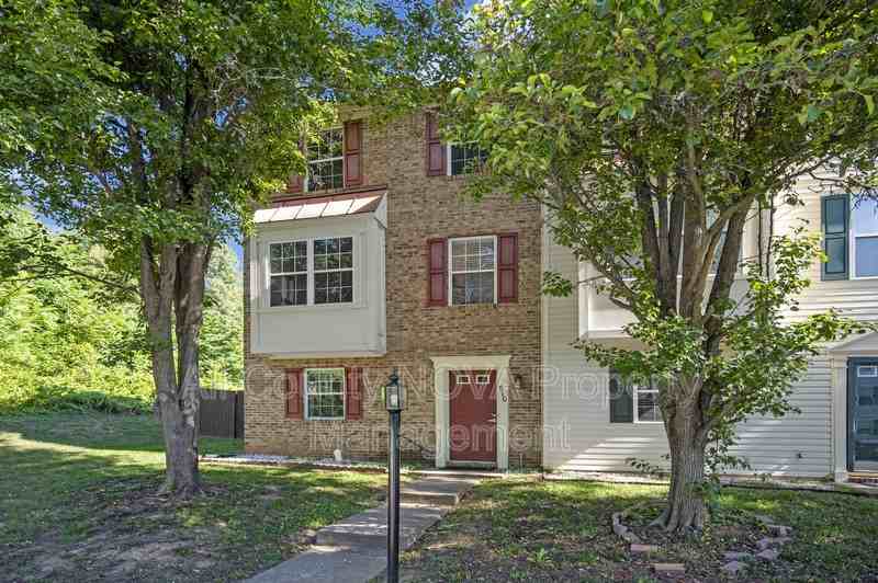 610 Kensington Dr - Photo 2 of 37