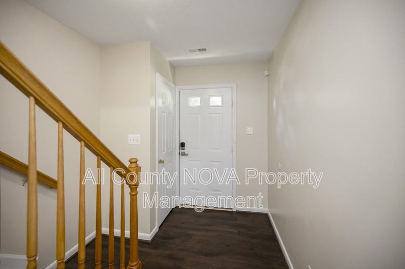 610 Kensington Dr - Photo 5 of 37