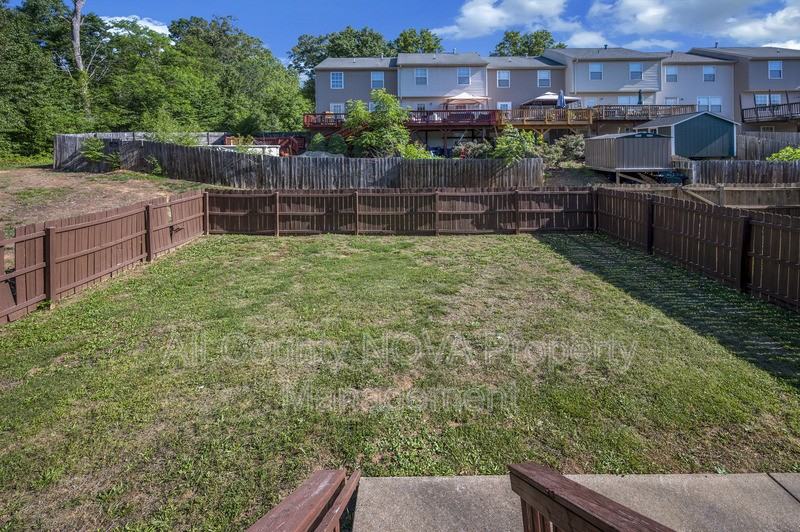 610 Kensington Dr - Photo 2 of 37