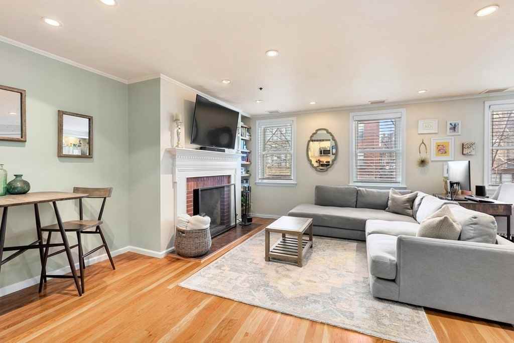 25 Main St #B
