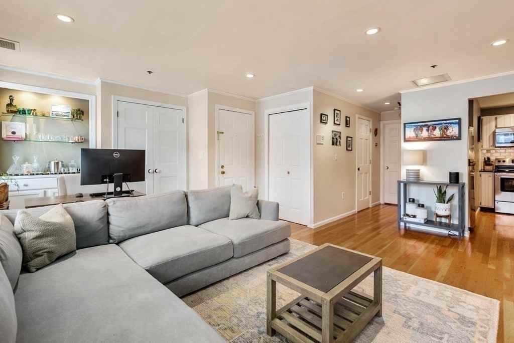 25 Main St #B - Photo 3 of 20