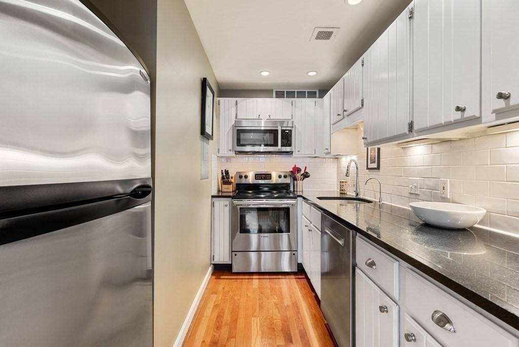 25 Main St #B - Photo 6 of 20