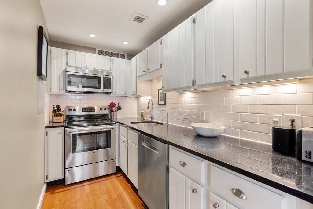 25 Main St #B - Photo 7 of 20