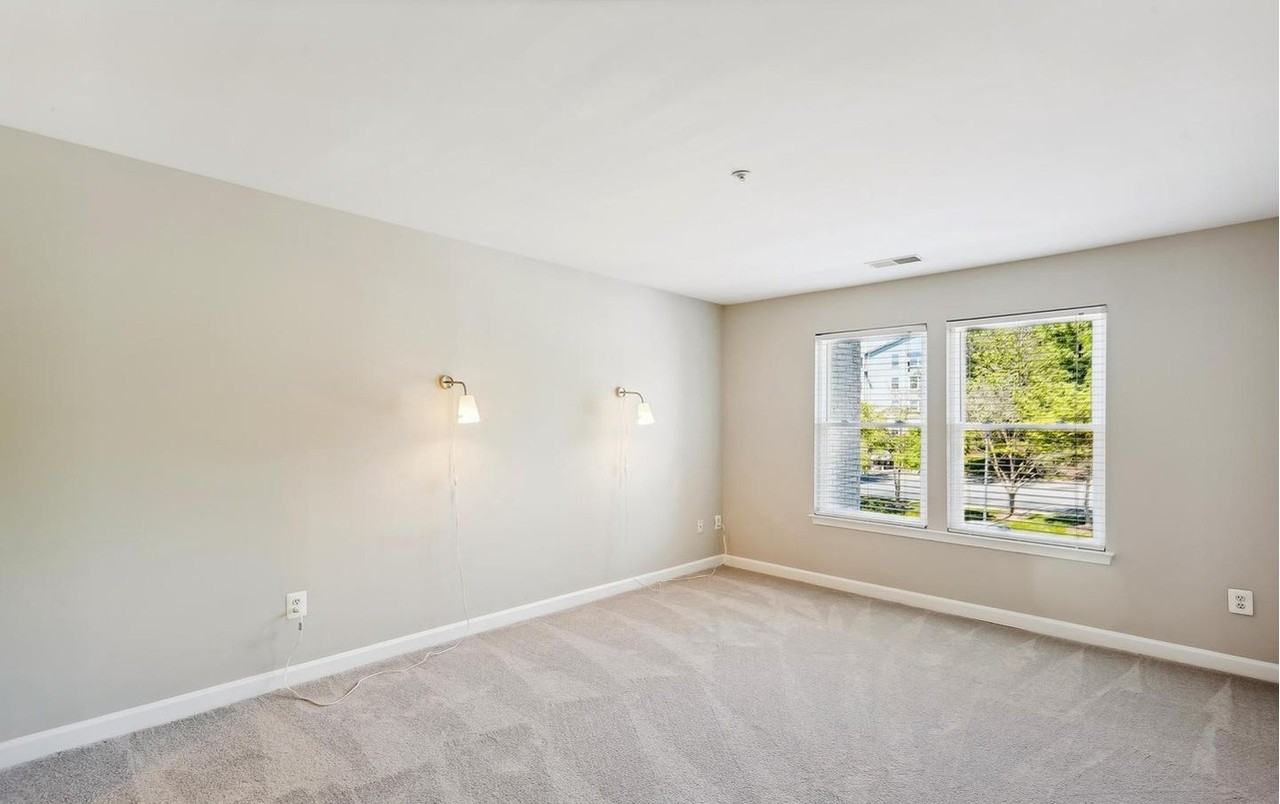 3317 Sir Thomas Dr - Photo 4 of 31