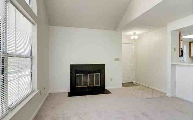 15631 Easthaven Ct - Photo 2 of 30