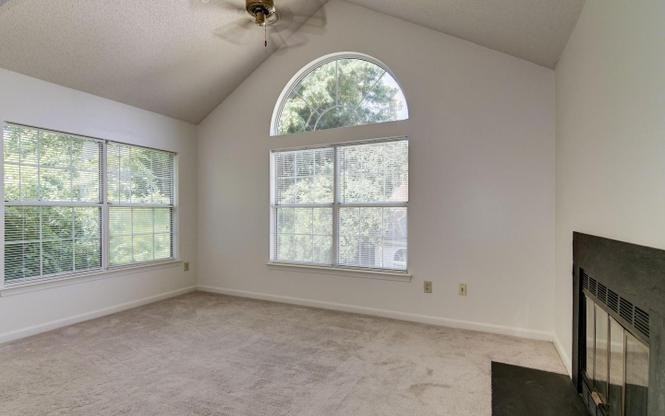 15631 Easthaven Ct - Photo 3 of 30
