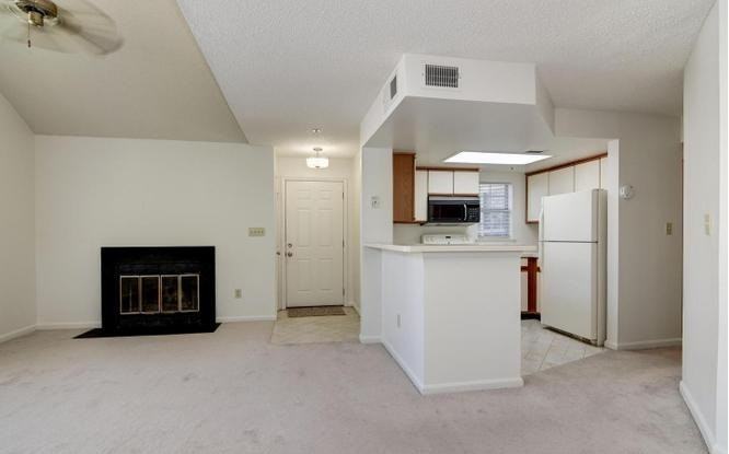 15631 Easthaven Ct - Photo 5 of 30