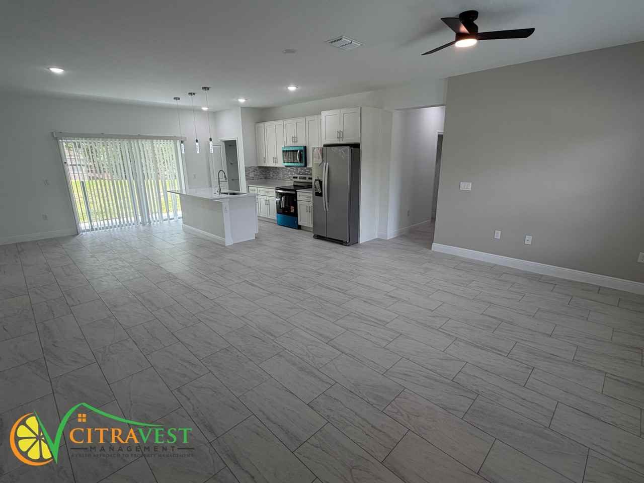 10468 N Spaulding Dr - Photo 2 of 13