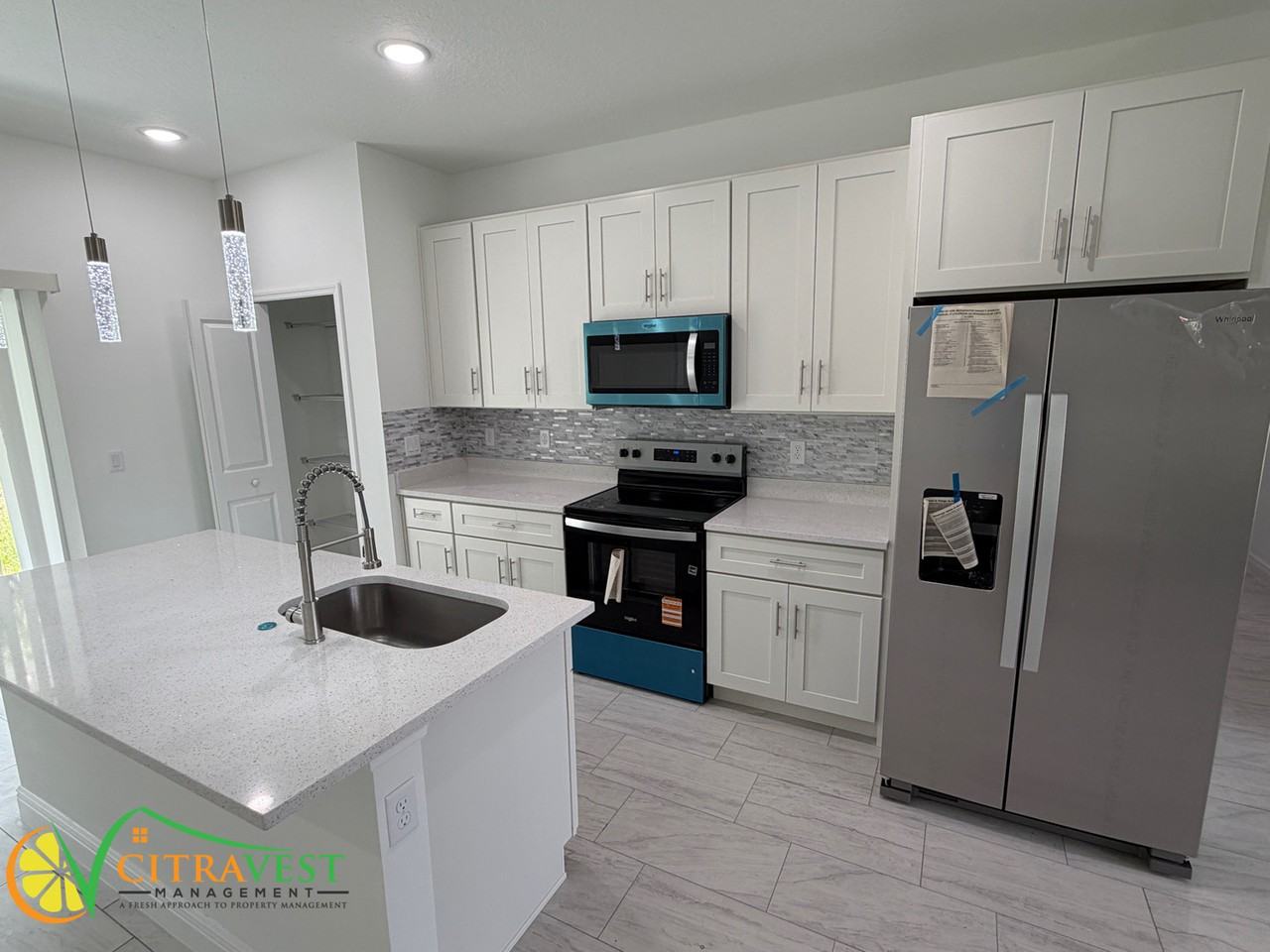 10468 N Spaulding Dr - Photo 3 of 13