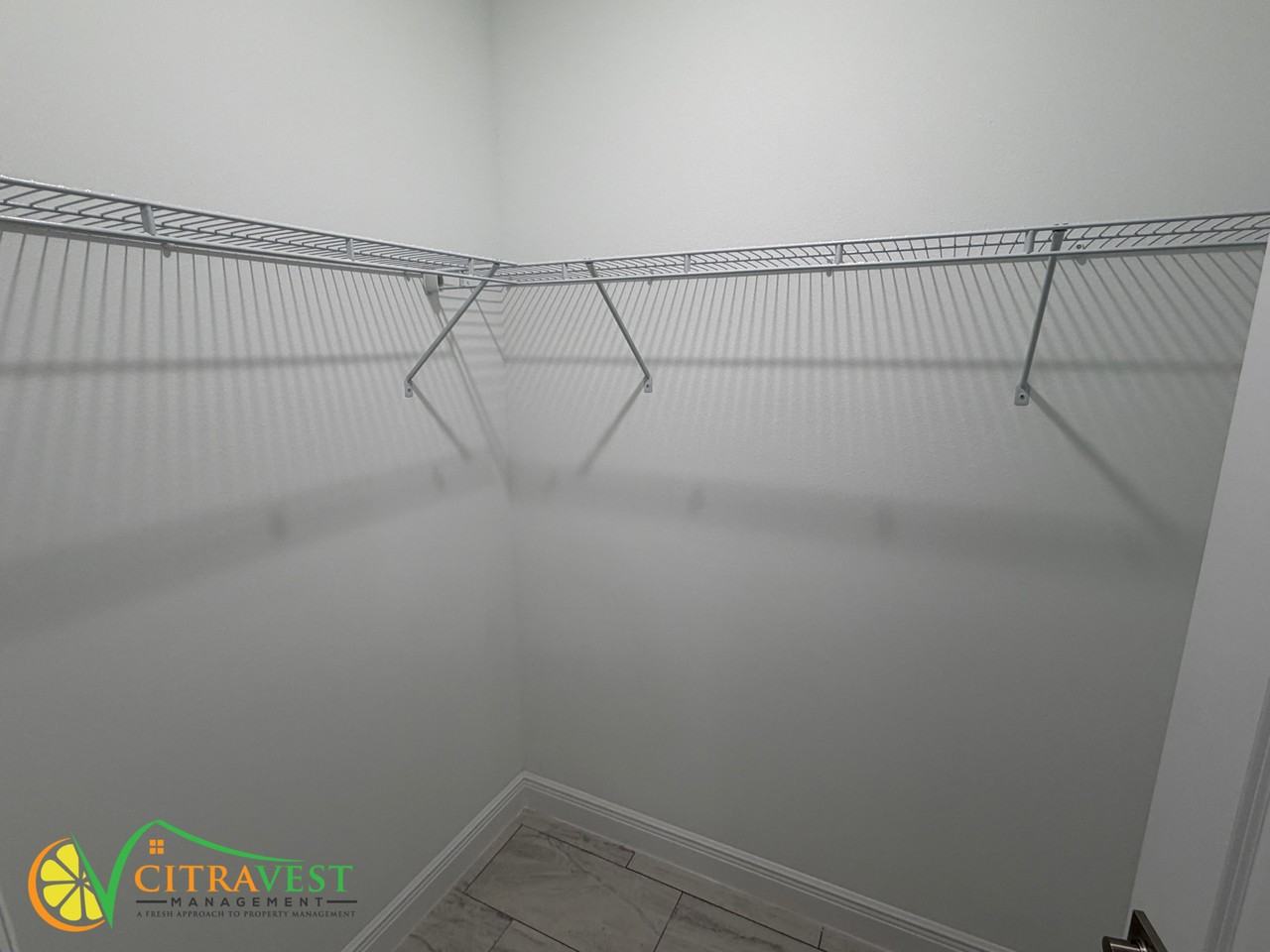 10468 N Spaulding Dr - Photo 5 of 13
