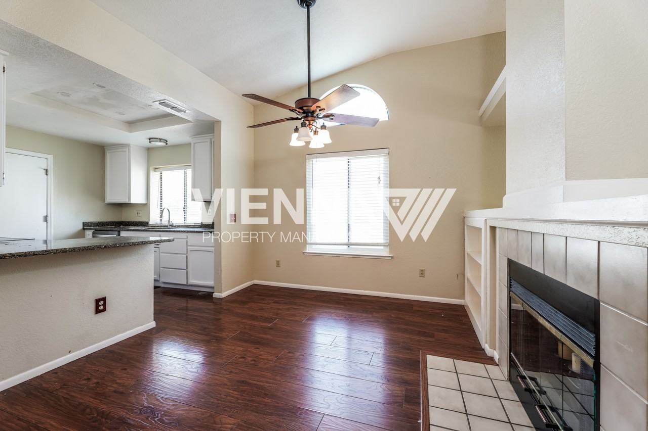 3358 Brownlea Cir - Photo 3 of 15