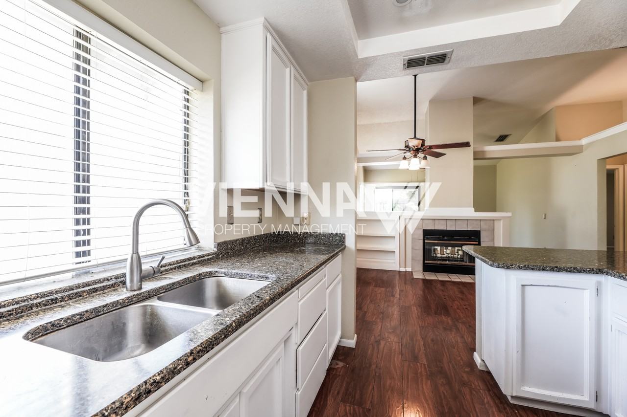 3358 Brownlea Cir - Photo 5 of 15