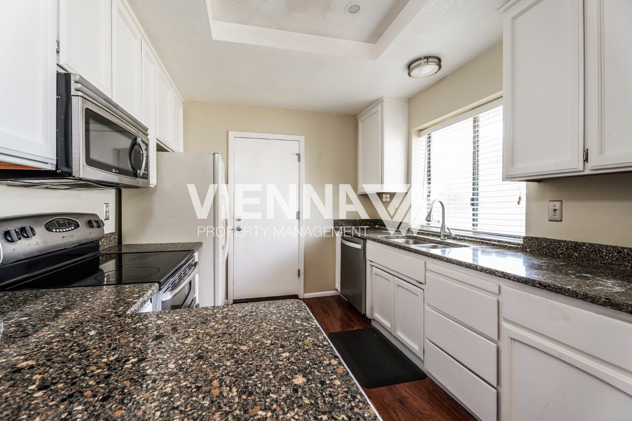 3358 Brownlea Cir - Photo 6 of 15