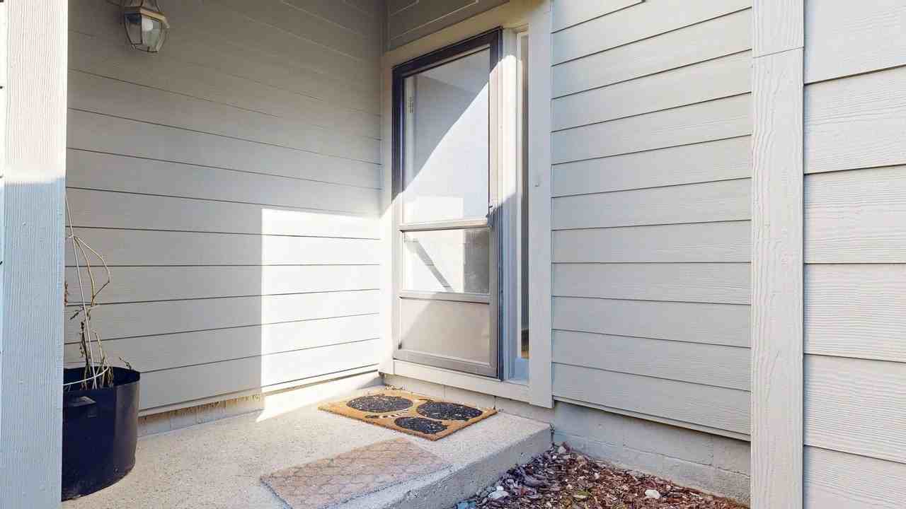734 Peninsula Ct - Photo 2 of 23