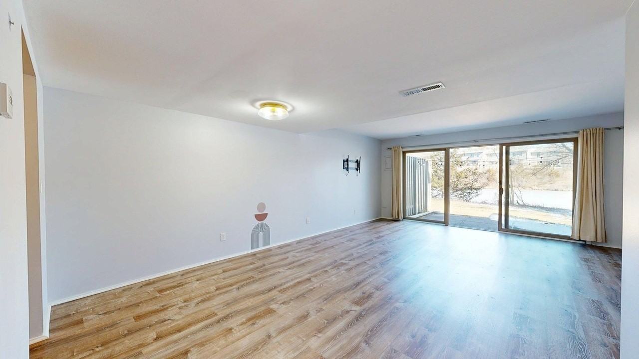 734 Peninsula Ct - Photo 6 of 23