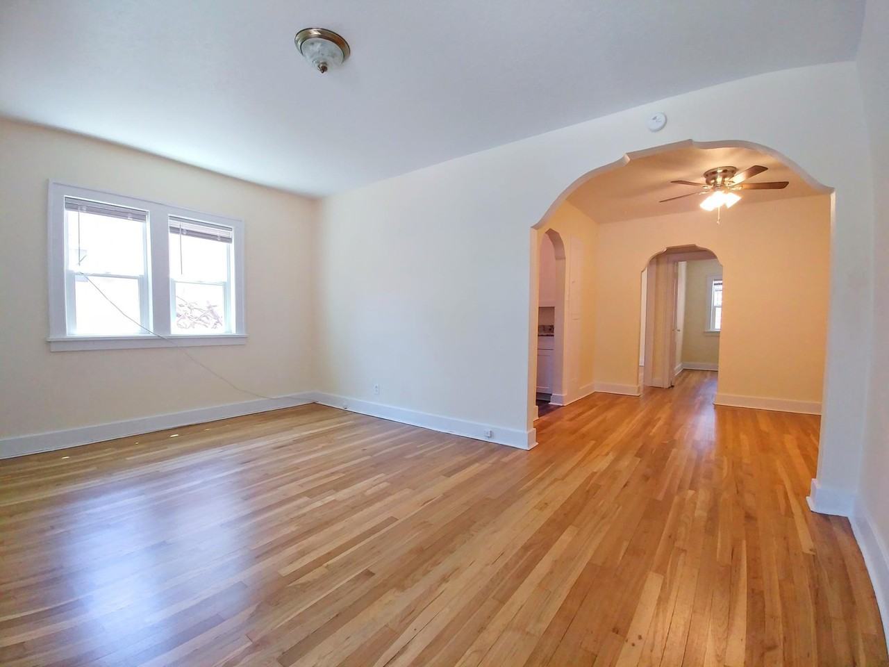 201 Girard Blvd Se - Photo 2 of 21