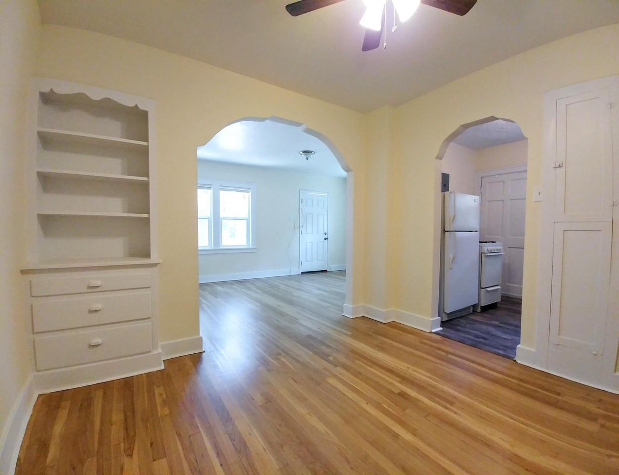201 Girard Blvd Se - Photo 3 of 21