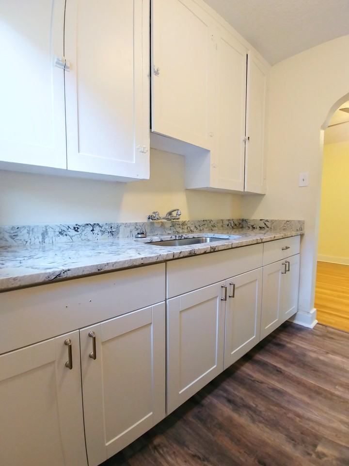 201 Girard Blvd Se - Photo 4 of 21