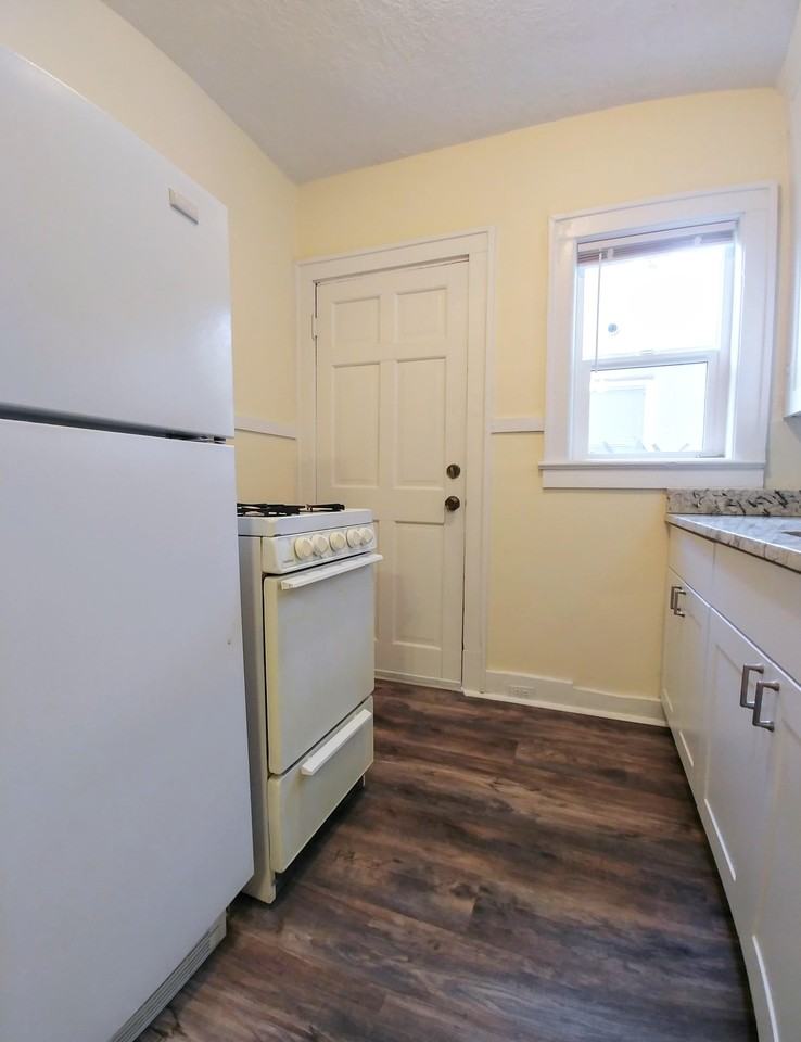 201 Girard Blvd Se - Photo 5 of 21