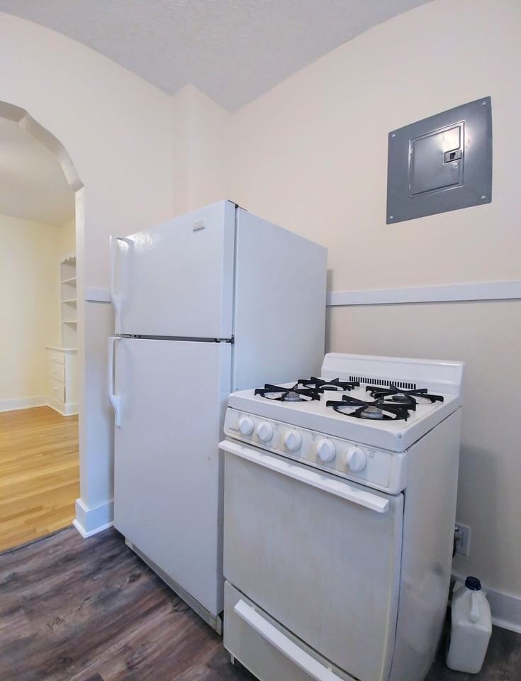 201 Girard Blvd Se - Photo 6 of 21