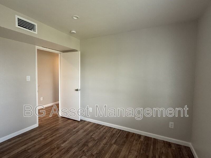 50 Frey Pl #4 - Photo 6 of 17