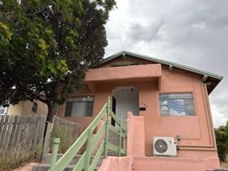 1502 Gold Ave Se - Photo 2 of 11
