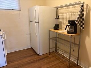 1502 Gold Ave Se - Photo 6 of 11