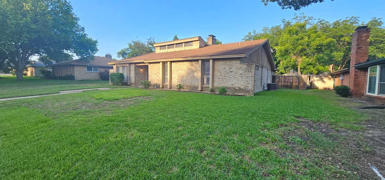 1204 Laurie Ave