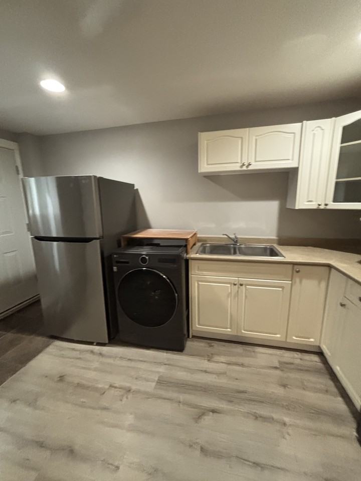 6881 192 St Bsmt #Bsmt - Photo 3 of 14