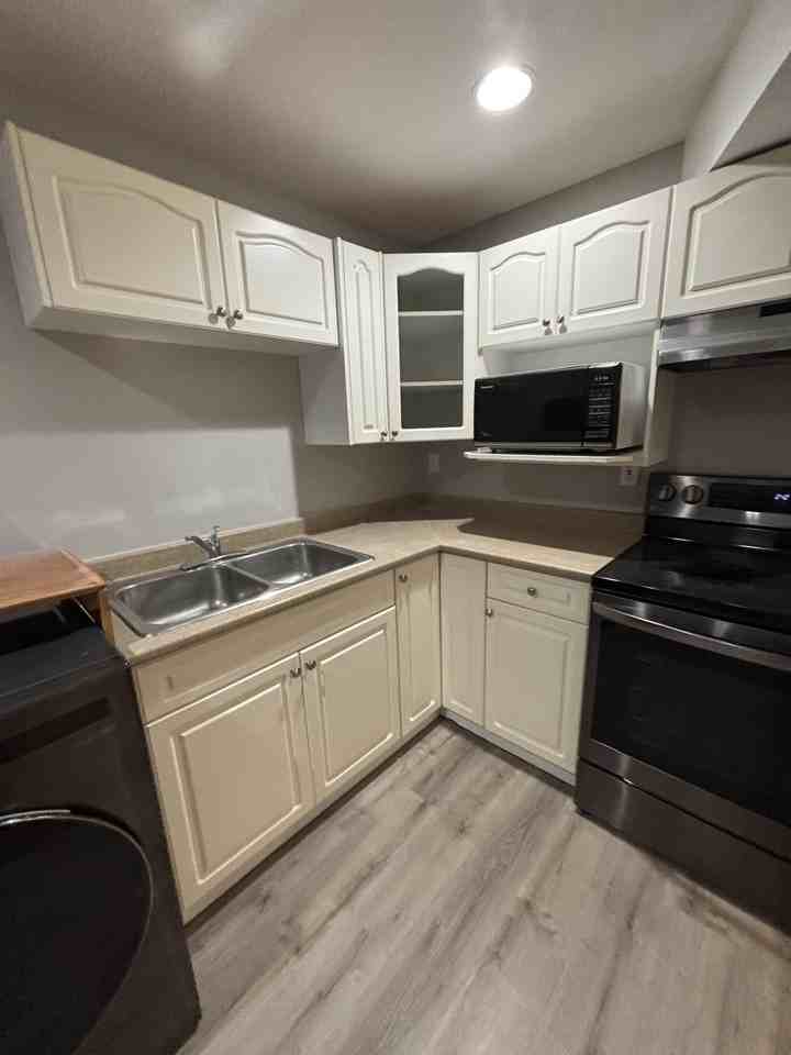6881 192 St Bsmt #Bsmt - Photo 5 of 14