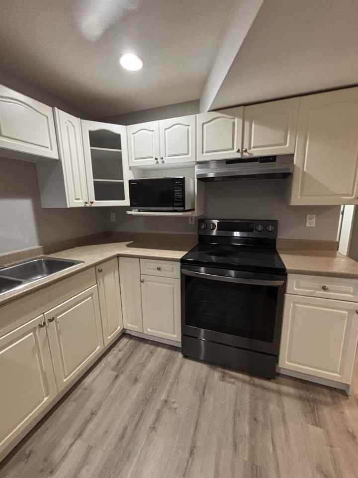 6881 192 St Bsmt #Bsmt - Photo 6 of 14