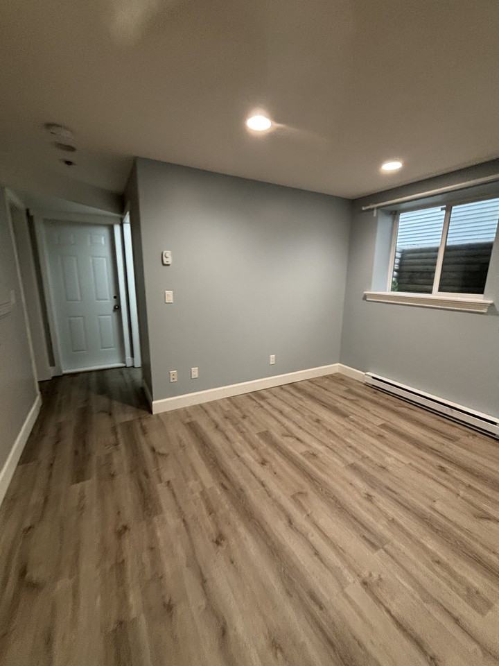 6881 192 St Bsmt #Bsmt - Photo 7 of 14