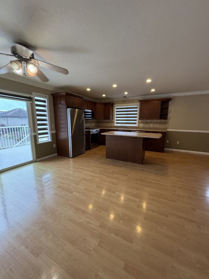 3162 Station Rd Uppr - Photo 2 of 24