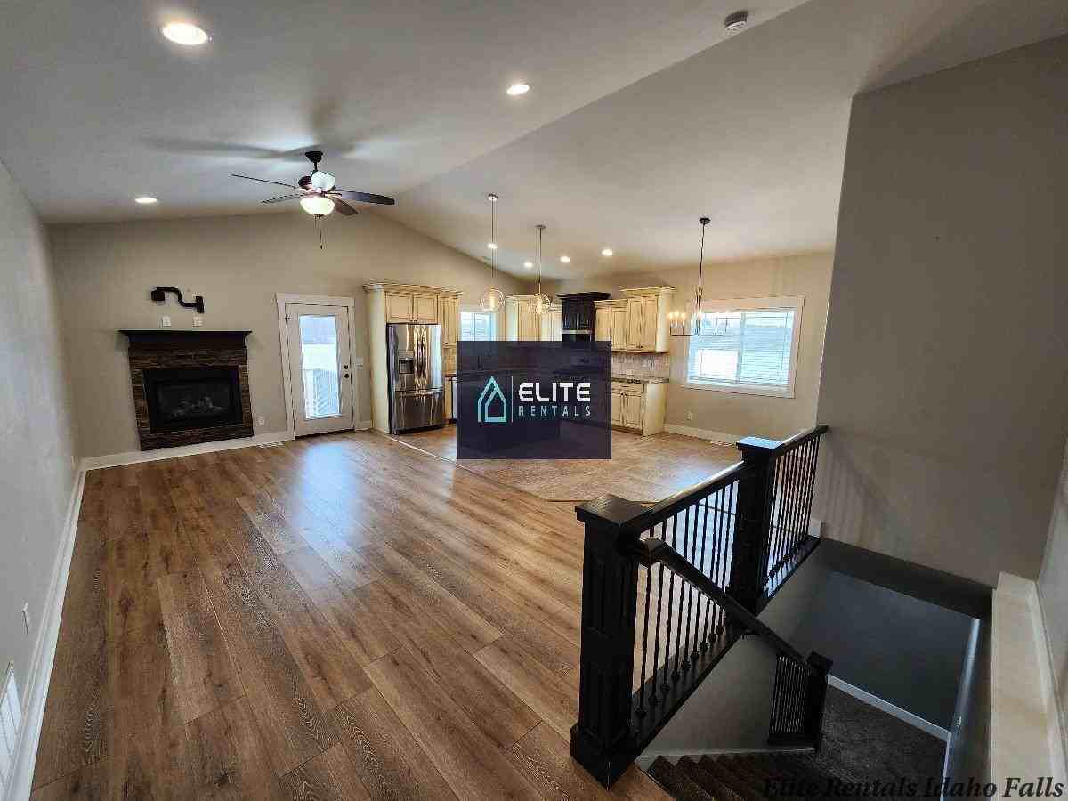 3700 Potomac Way - Photo 5 of 29
