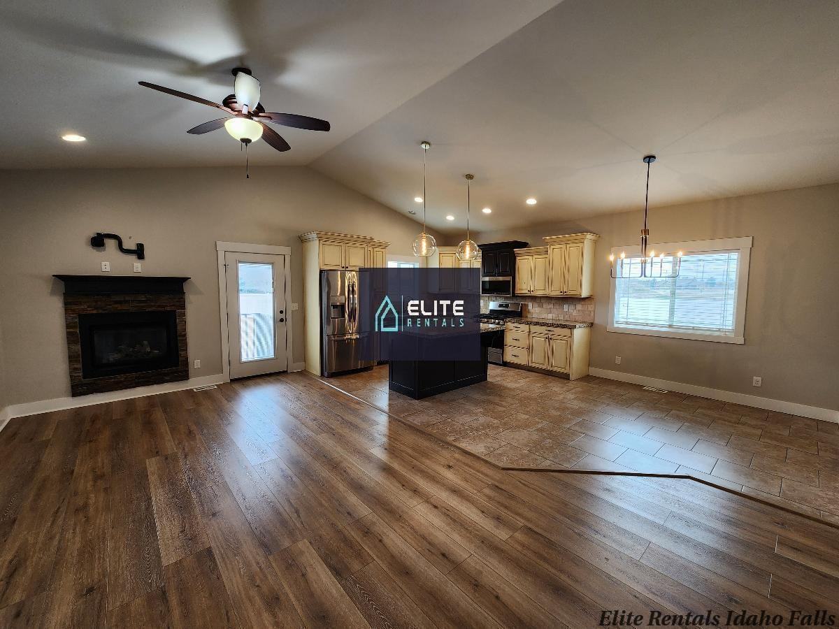 3700 Potomac Way - Photo 6 of 29