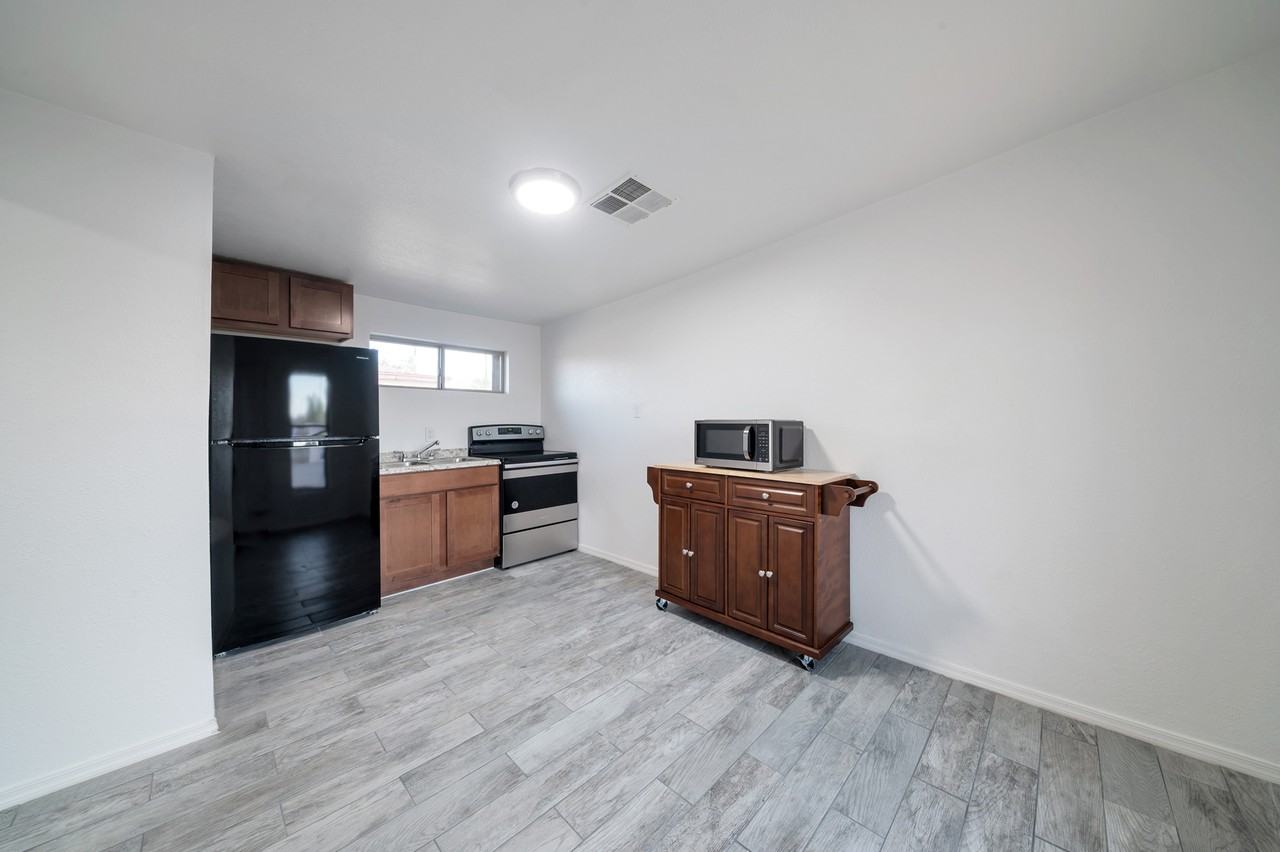 1108 S 33Rd Ave - Photo 2 of 13