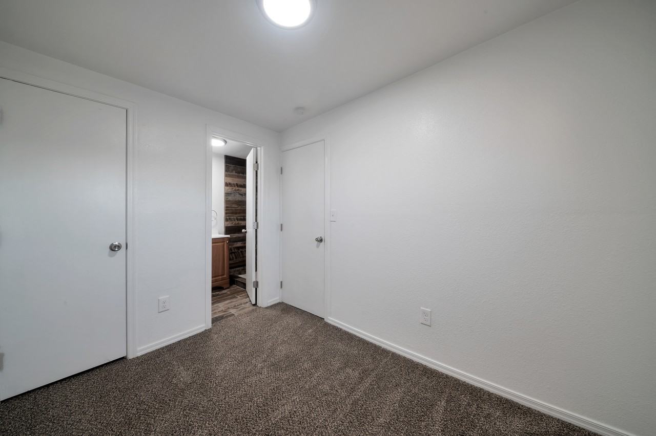 1108 S 33Rd Ave - Photo 7 of 13