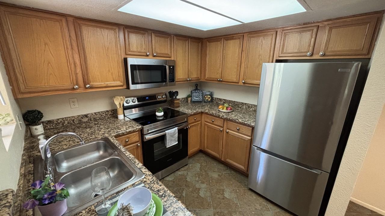 5757 W Eugie Ave - Photo 6 of 25