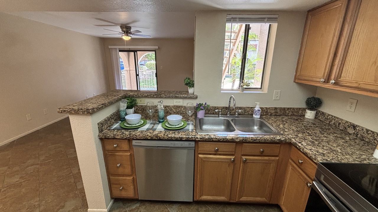 5757 W Eugie Ave - Photo 7 of 25