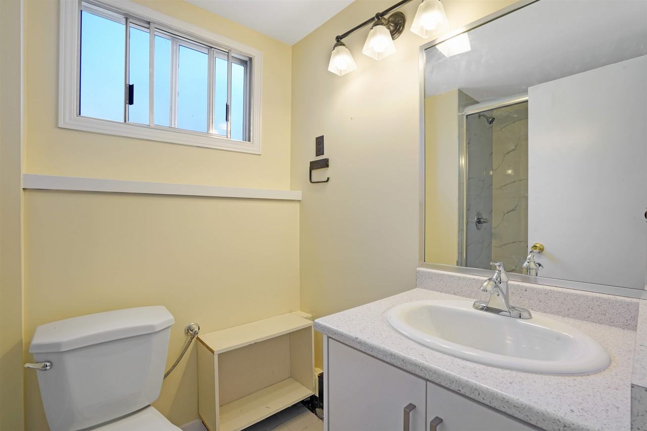 19741 54A Avenue - Photo 7 of 11
