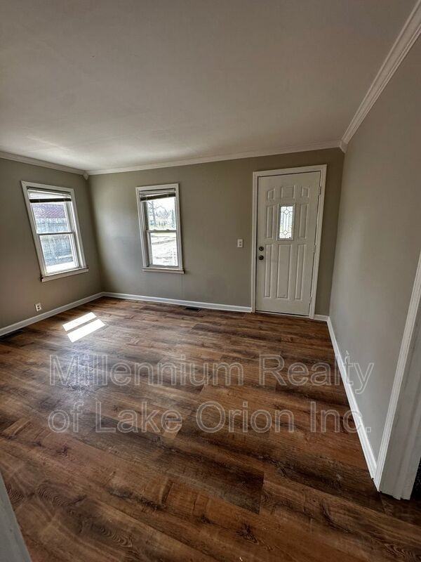 22622 Panama Ave - Photo 3 of 14