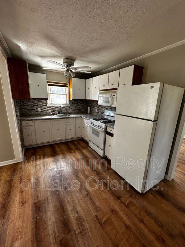 22622 Panama Ave - Photo 6 of 14