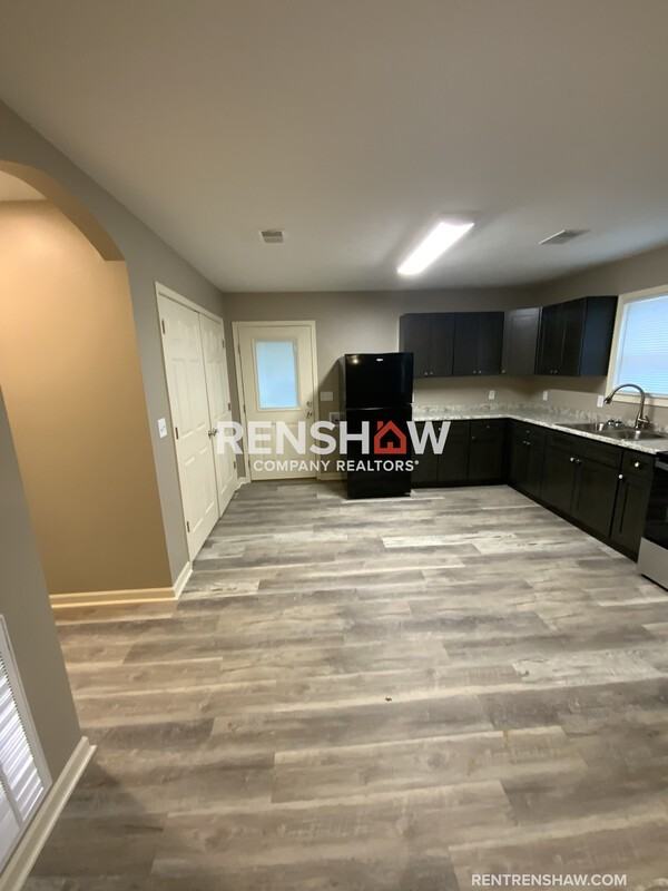 732 Tucker St - Photo 4 of 17