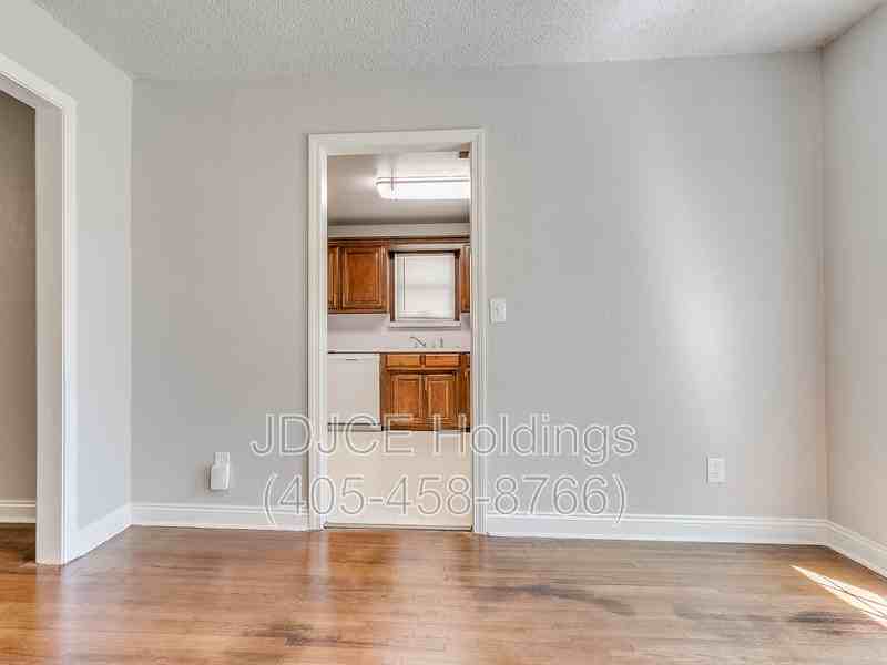 122 W Marshall Dr - Photo 7 of 26