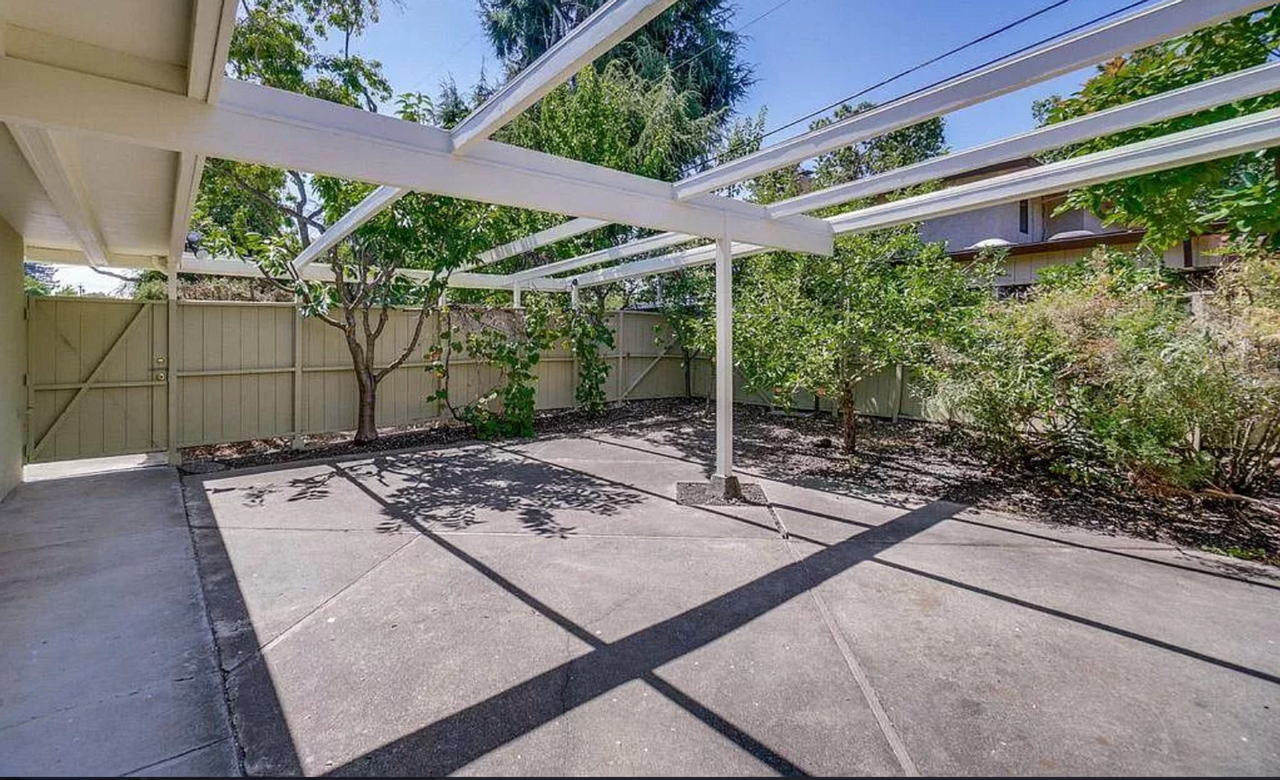 1011 Moreno Ave - Photo 3 of 17