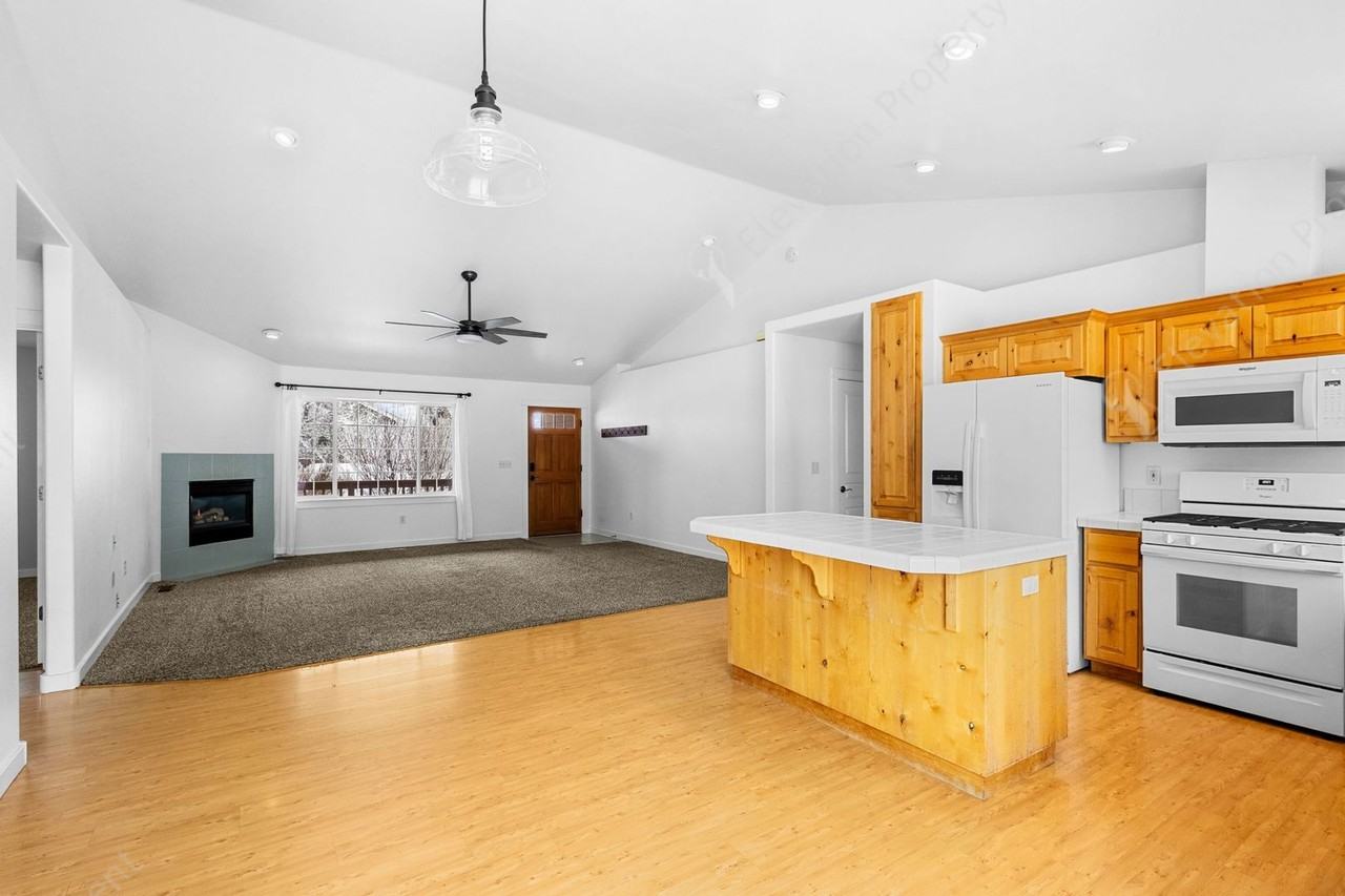 20700 Nicolette Dr - Photo 3 of 27