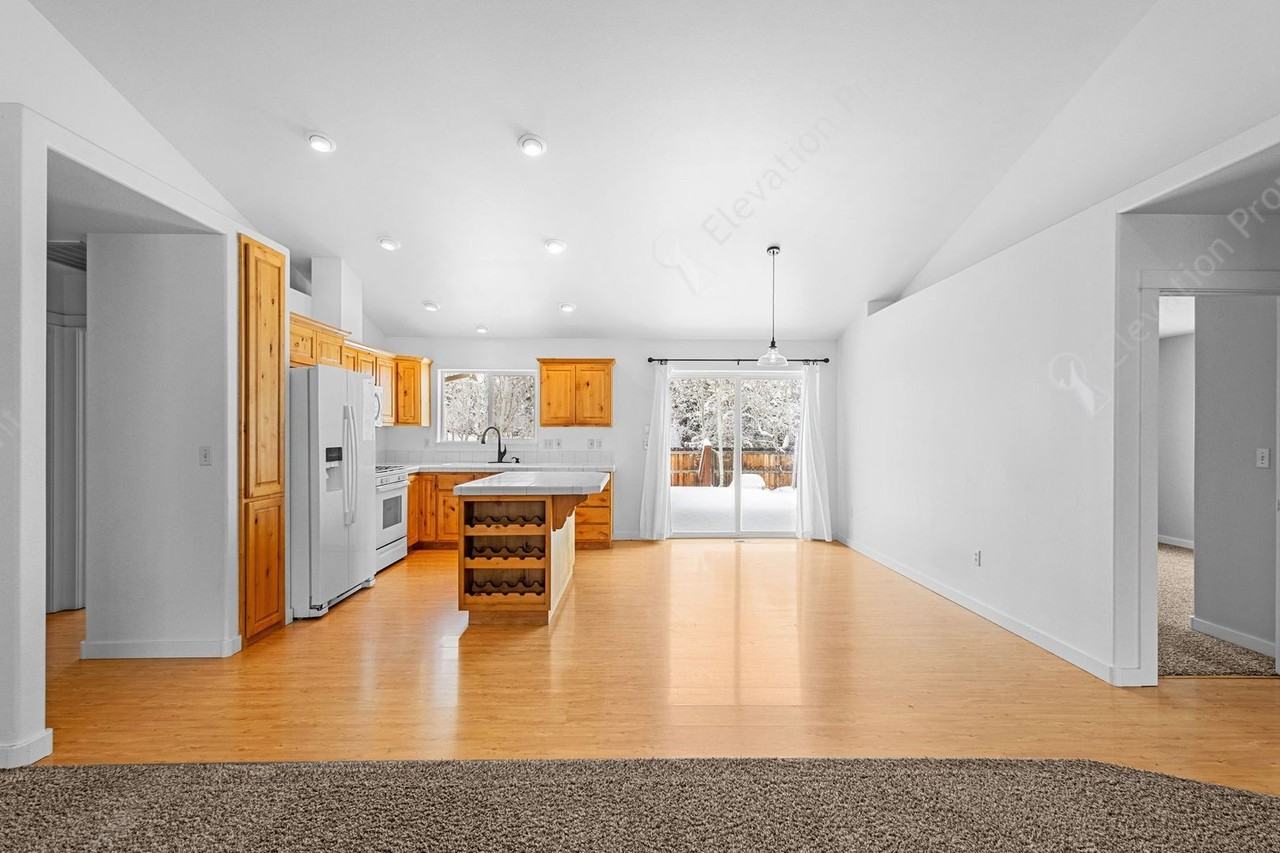 20700 Nicolette Dr - Photo 4 of 27