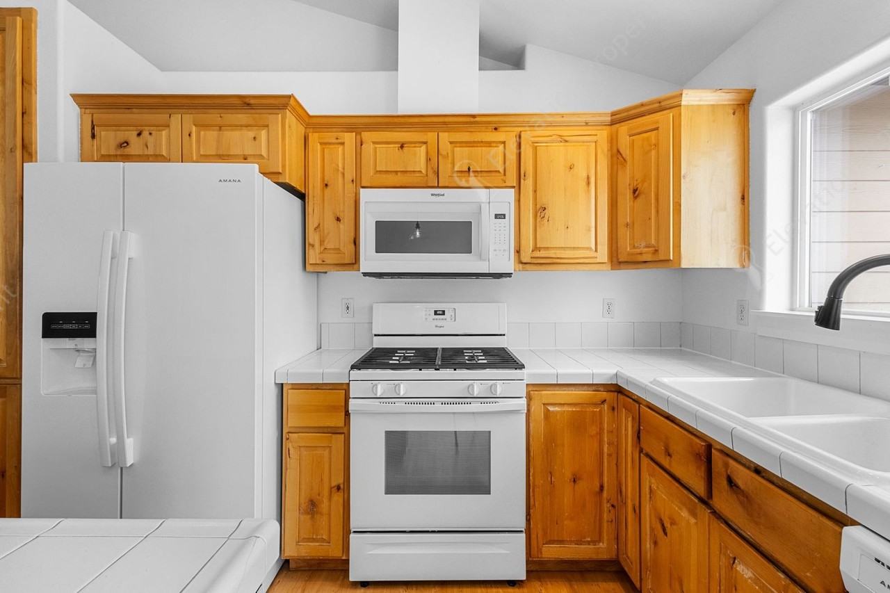 20700 Nicolette Dr - Photo 6 of 27