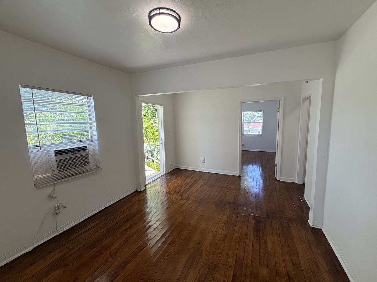 512 Ne 68th St - Photo 6 of 22