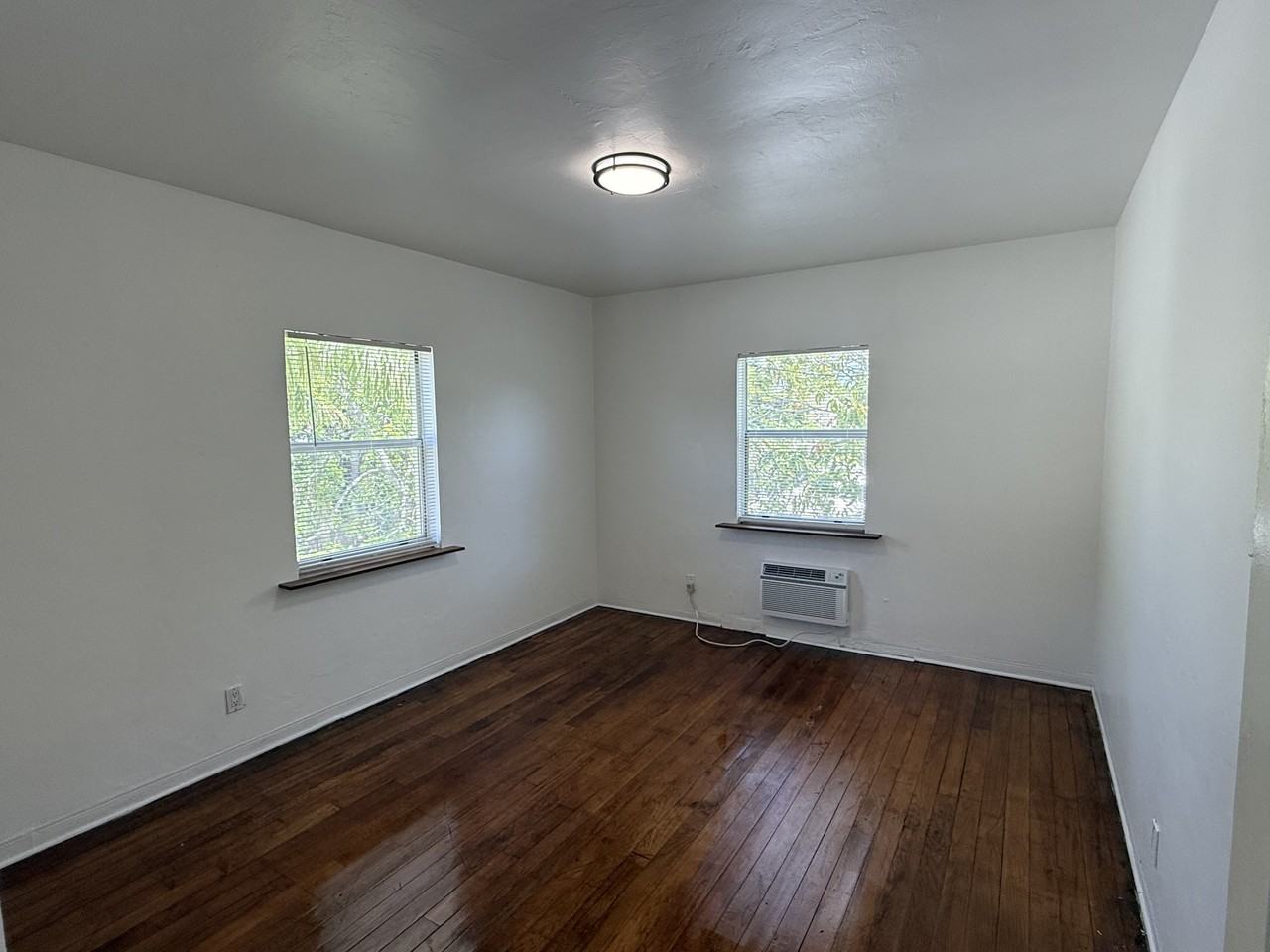 512 Ne 68th St - Photo 7 of 22